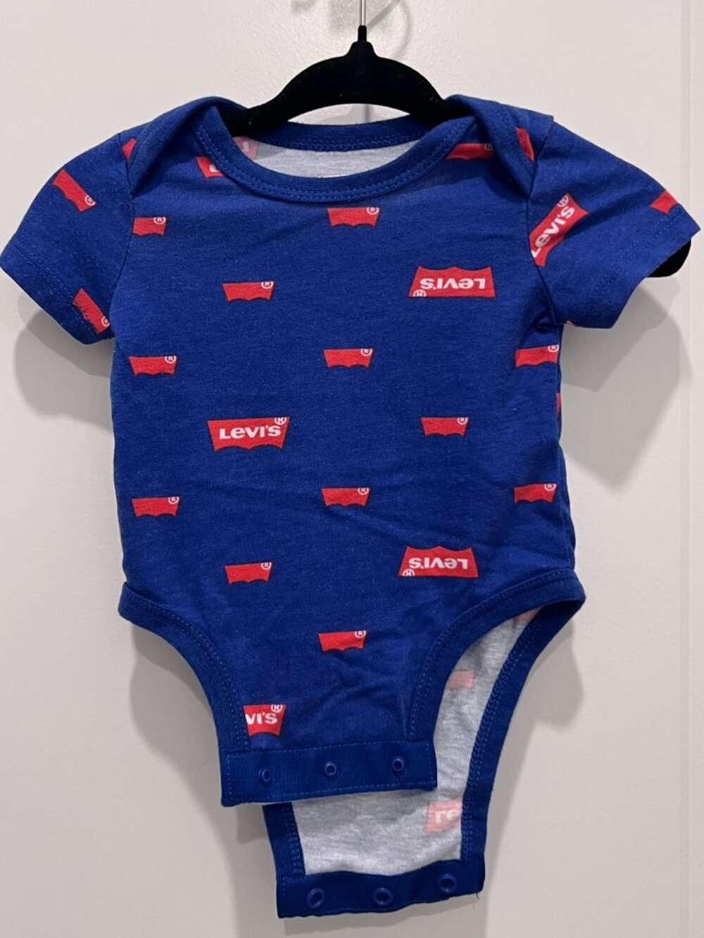 2/$12 💥♻ Levi's Blue & Red Logo Print SS Bodysuit | Size Newborn | 6861